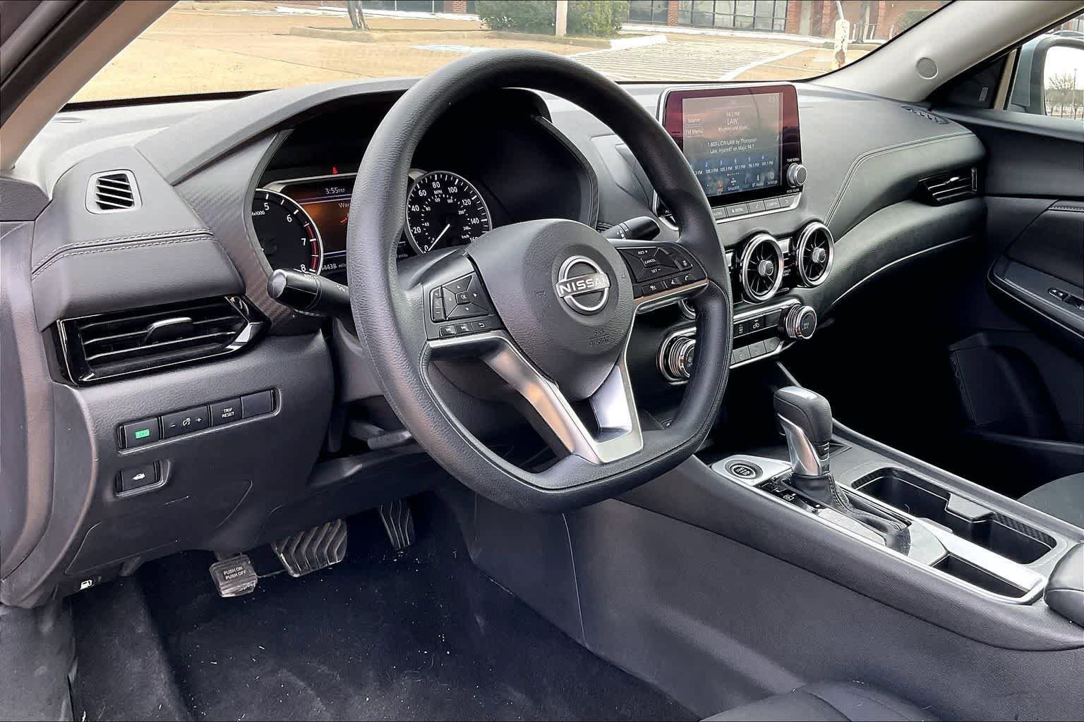 Used 2024 Nissan Sentra SV FWD image 2