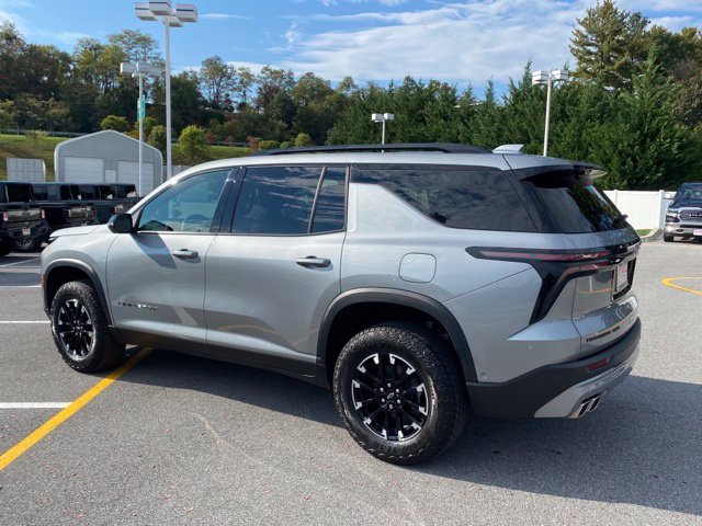 Used 2024 Chevrolet Traverse Z71 w/ Enhanced Driving Package AWD/4WD image 3