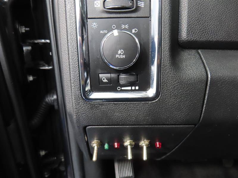Used 2016 RAM 2500 Laramie w/ Convenience Group AWD/4WD image 16