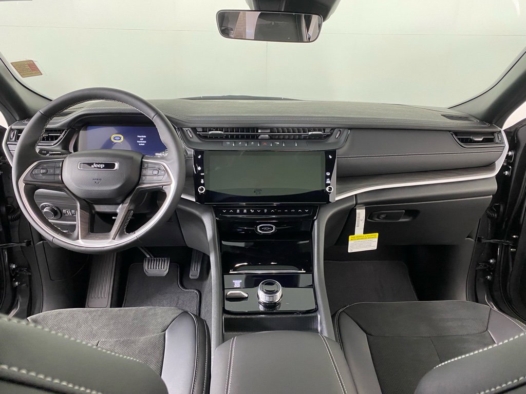 New 2026 Jeep Grand Cherokee Altitude image 25