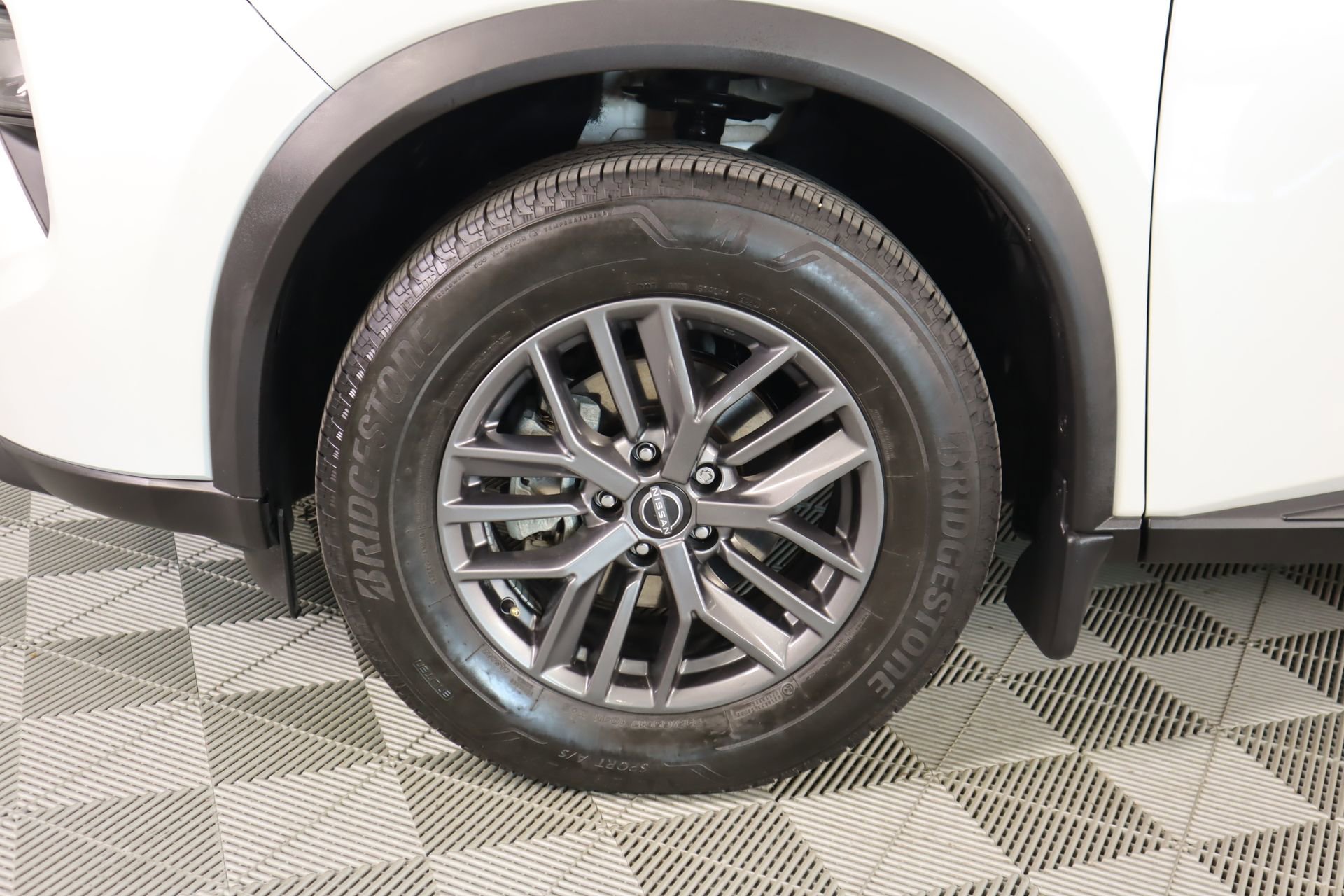 Used 2024 Nissan Rogue S image 16
