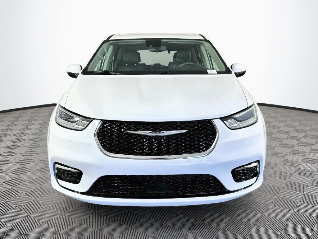 Certified 2023 Chrysler Pacifica Touring-L FWD image 4
