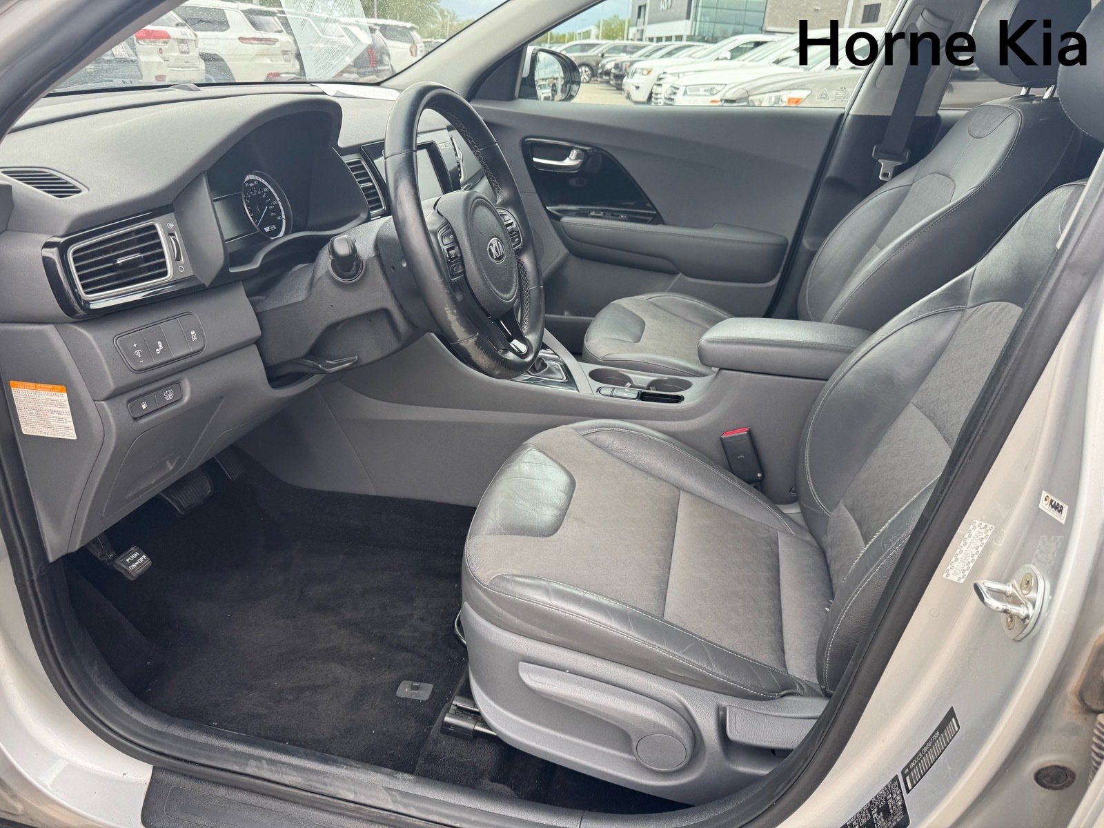 Used 2017 Kia Niro EX FWD image 10