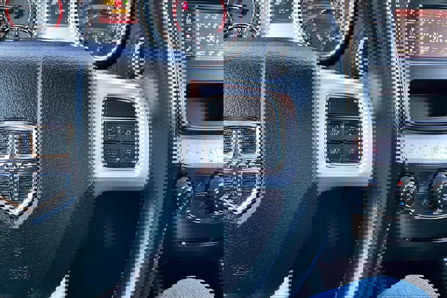 Used 2018 Dodge Journey SE w/ Popular Equipment Group image 12