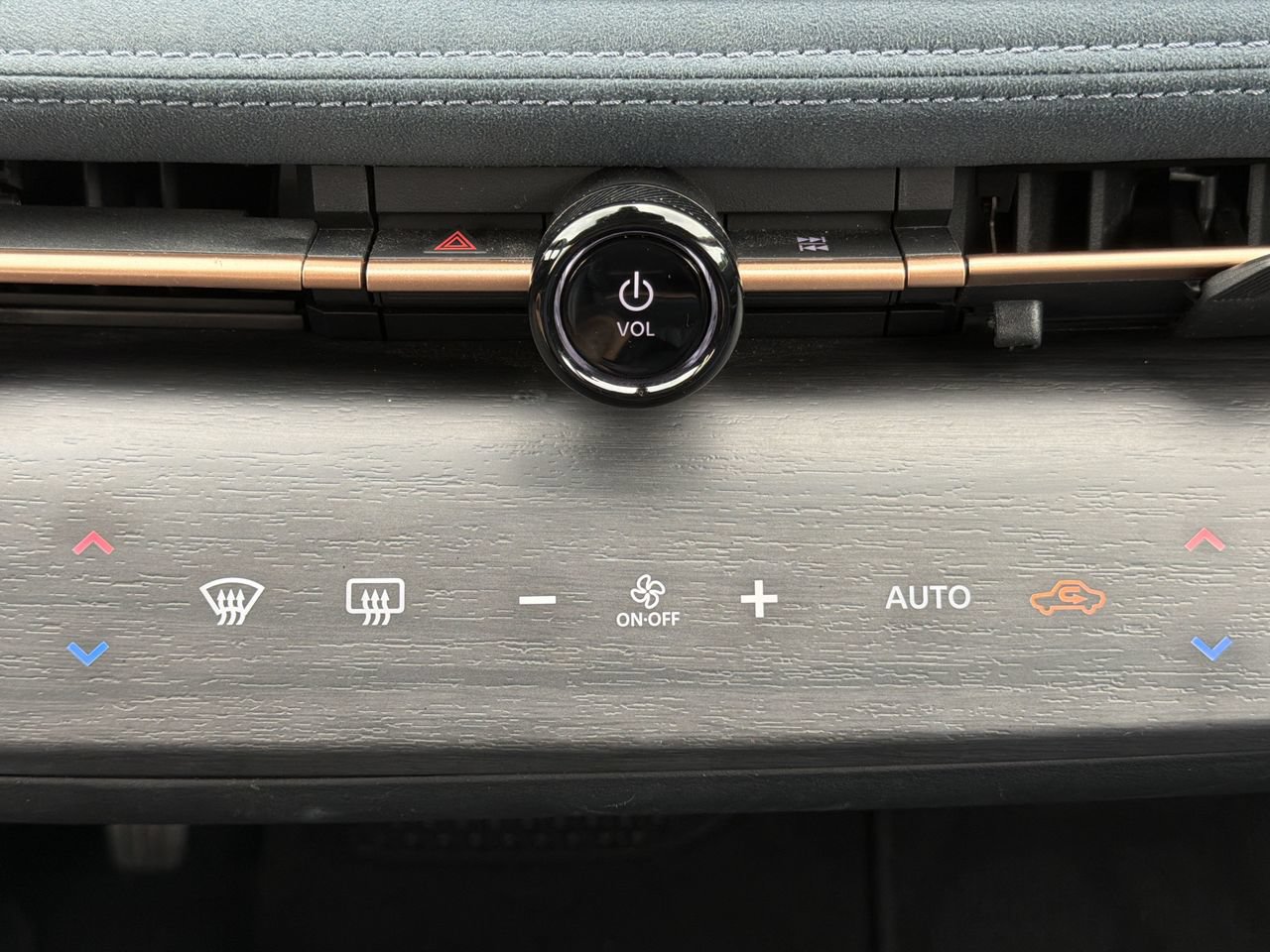 Certified 2023 Nissan Ariya AWD/4WD image 5