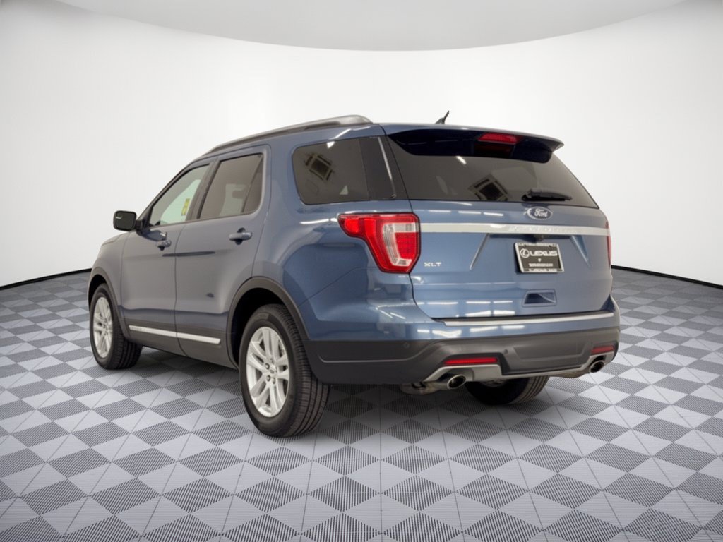 Used 2018 Ford Explorer XLT w/ Equipment Group 202A FWD image 3