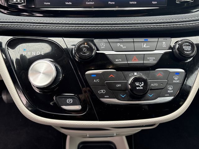 Used 2024 Chrysler Pacifica Touring-L image 28