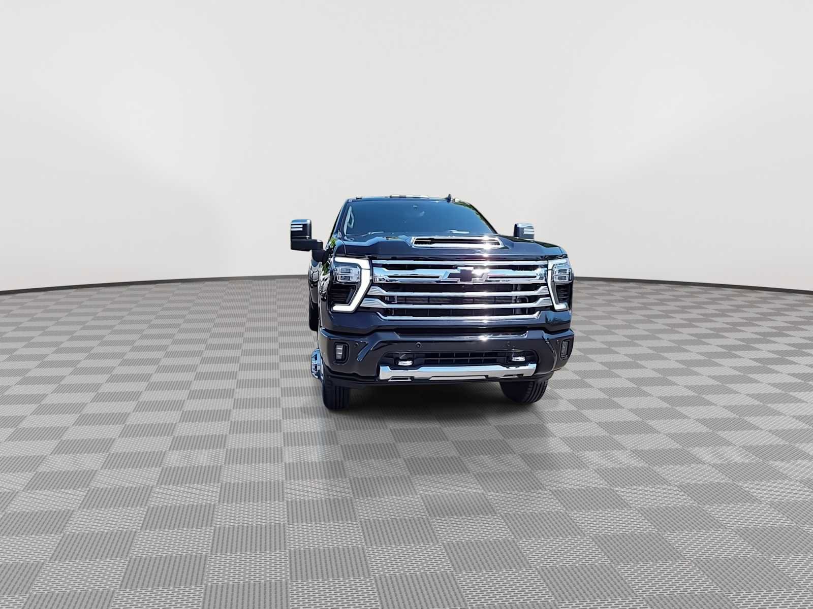 Used 2024 Chevrolet Silverado 3500 High Country w/ High Country Premium Package AWD/4WD image 3