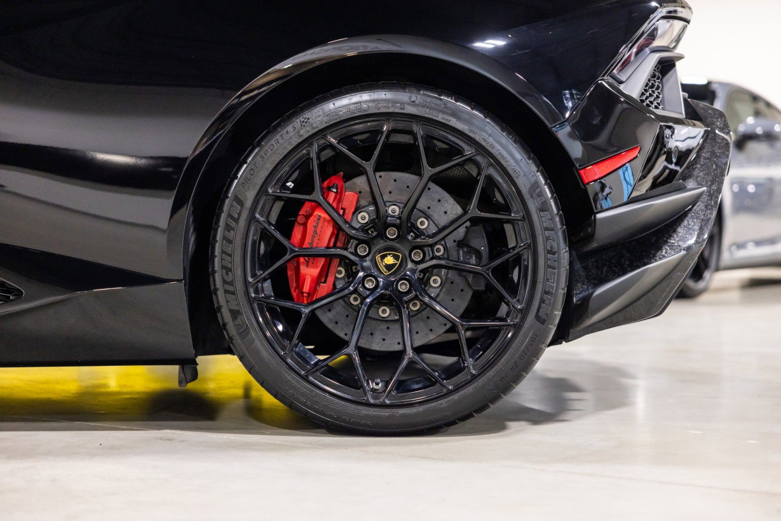 Used 2018 Lamborghini Huracan Performante image 20