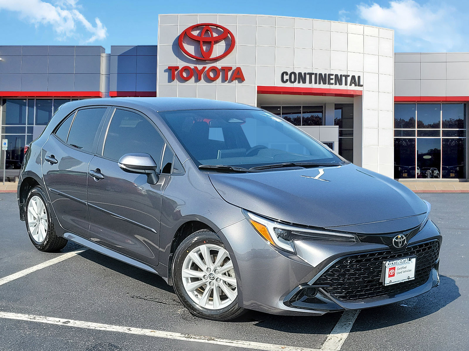 Certified 2025 Toyota Corolla SE w/ SE Package FWD image 2
