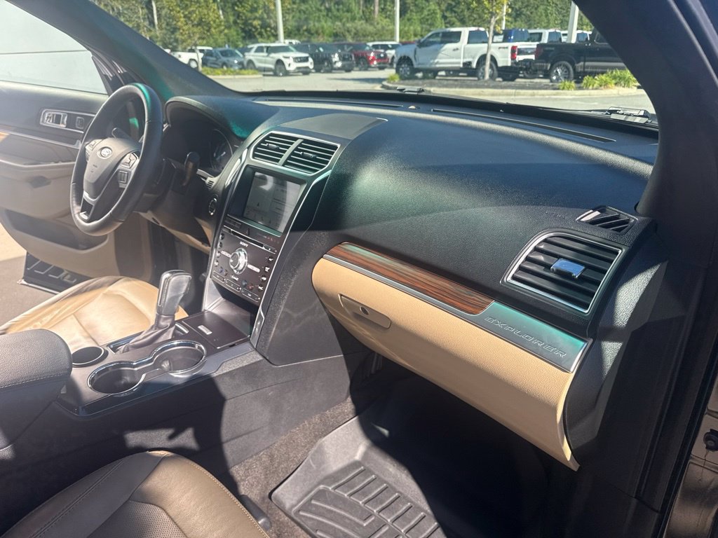 Used 2017 Ford Explorer Limited w/ Equipment Group 301A FWD image 34