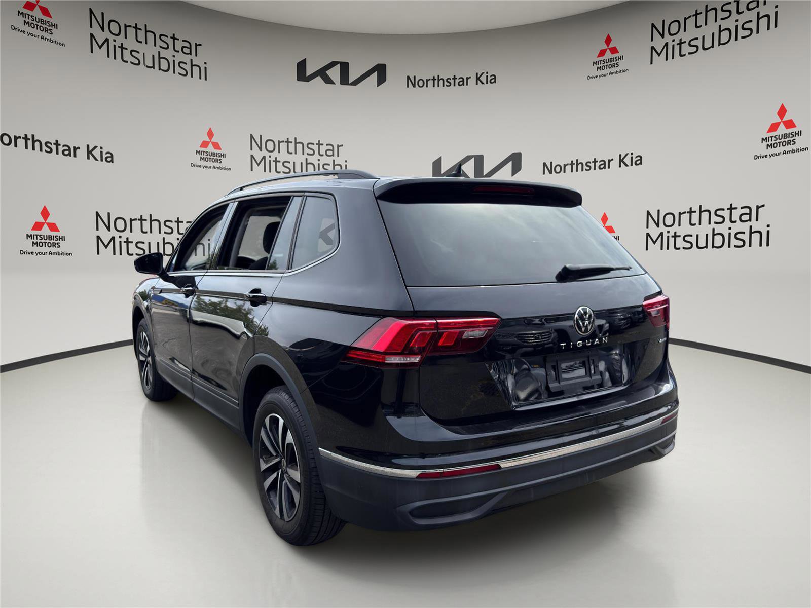 Used 2022 Volkswagen Tiguan S image 2