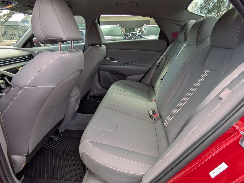 Used 2025 Hyundai Elantra Blue image 12