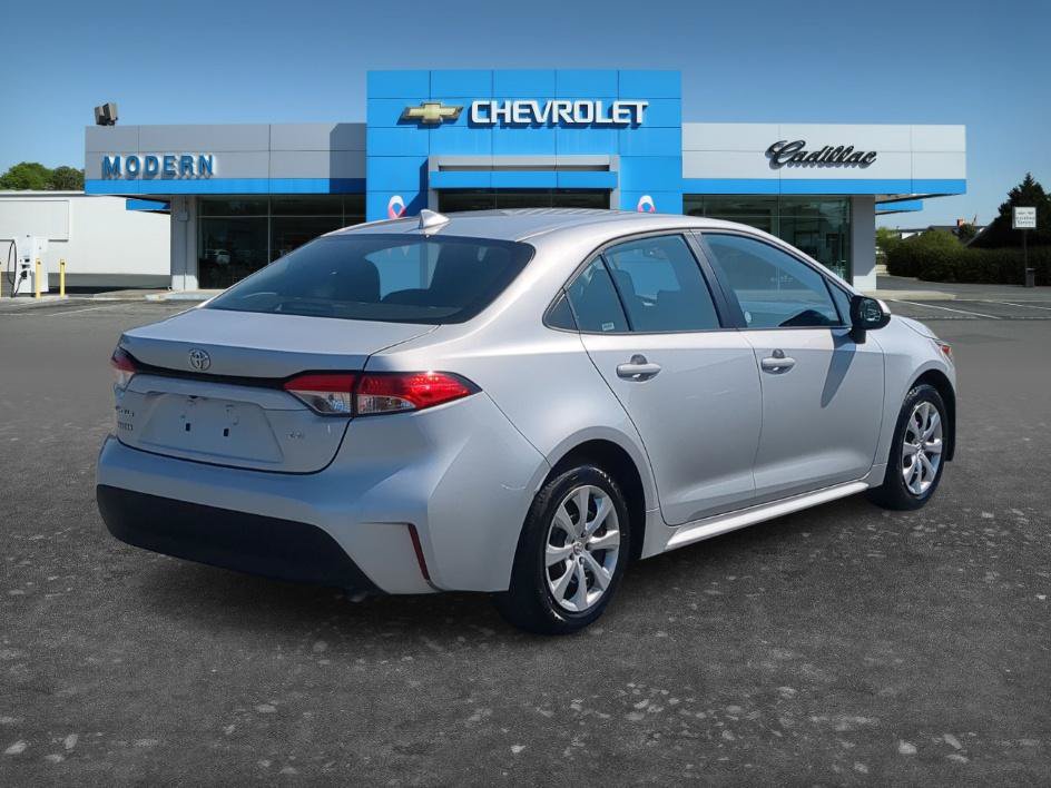 Used 2026 Toyota Corolla LE FWD image 3
