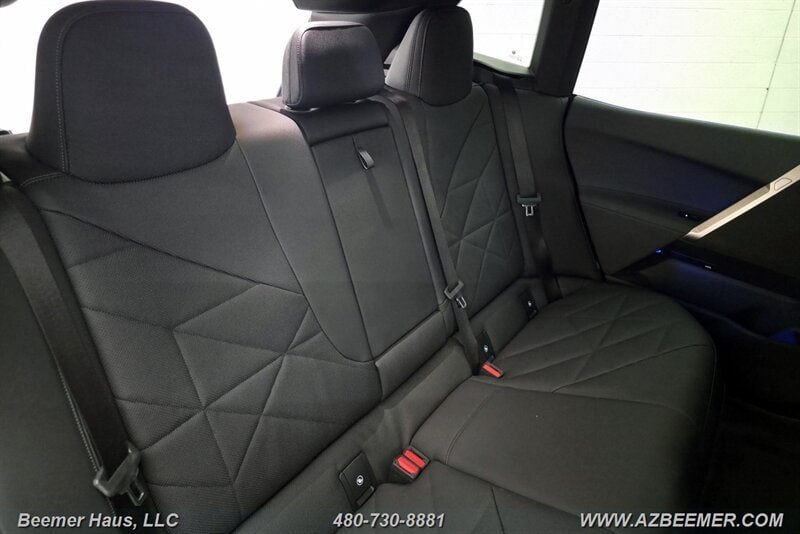 Used 2024 BMW iX xDrive50 w/ Premium Package AWD/4WD image 35