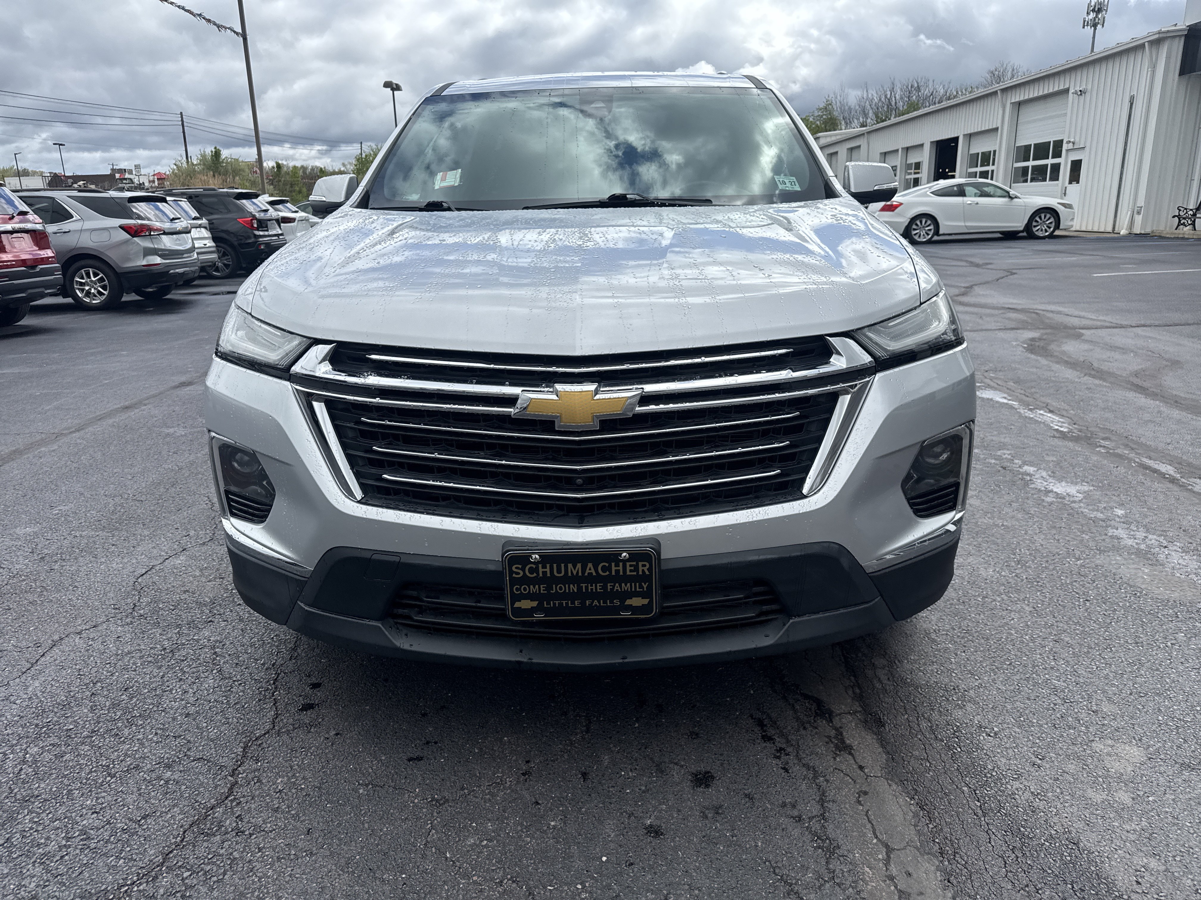 Used 2022 Chevrolet Traverse LT w/ LT Premium Package AWD/4WD image 9