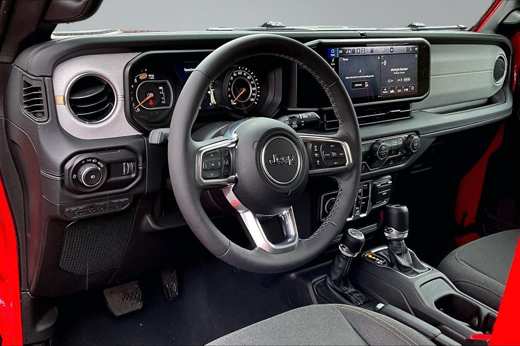 Used 2026 Jeep Wrangler Unlimited Sahara AWD/4WD image 4