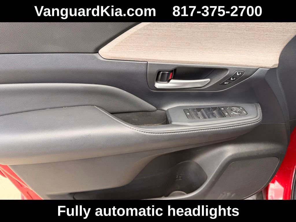 Used 2025 Toyota Grand Highlander FWD image 17