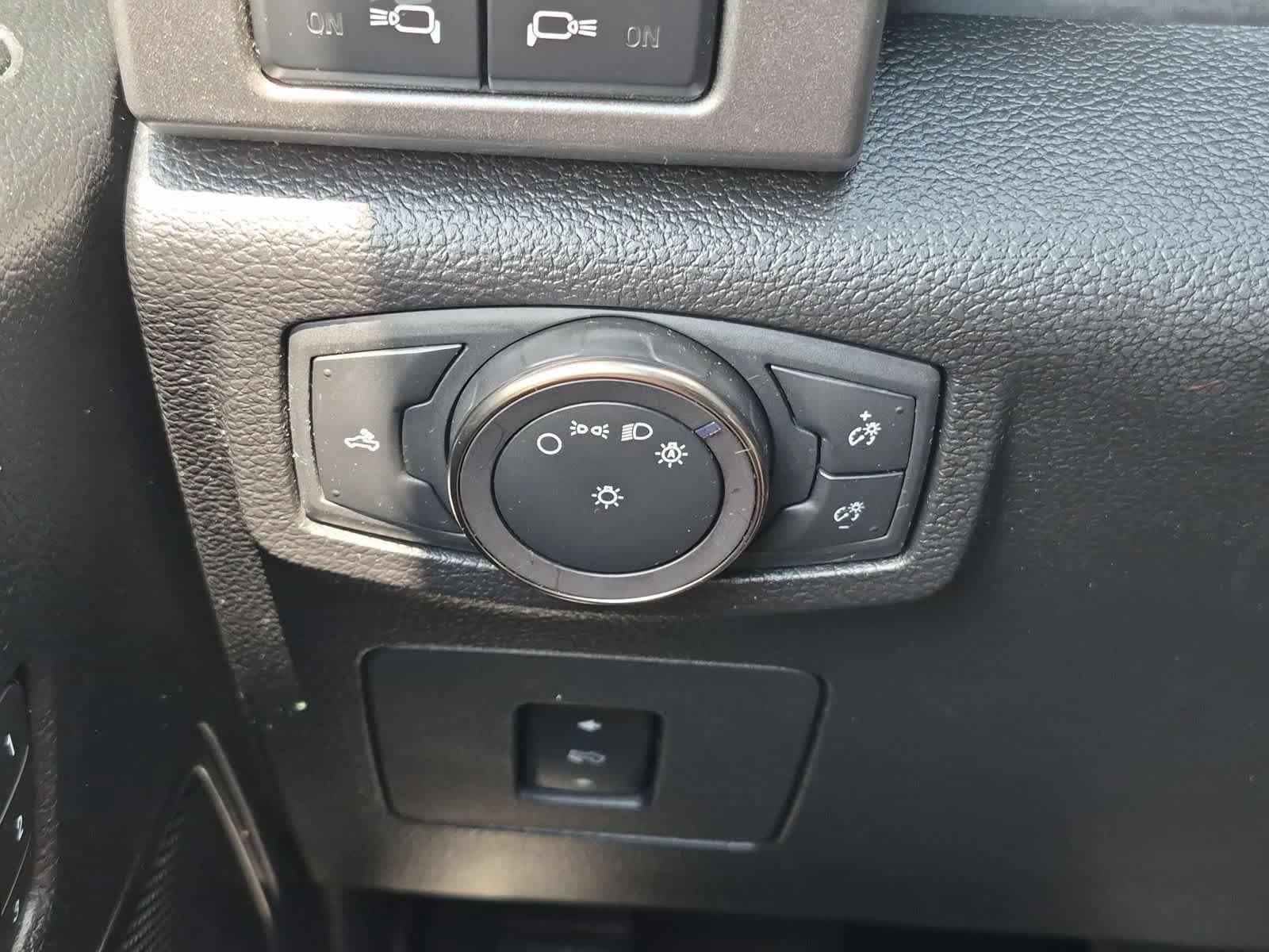 Used 2018 Ford F150 Raptor w/ Equipment Group 802A Luxury AWD/4WD image 26