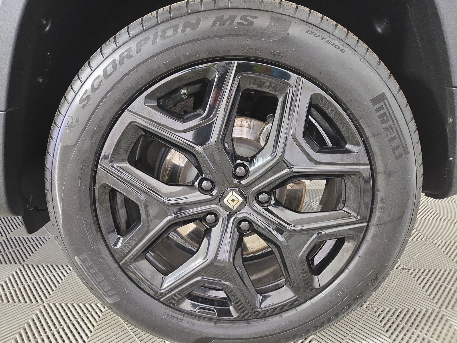 Used 2023 Rivian R1T Adventure image 10