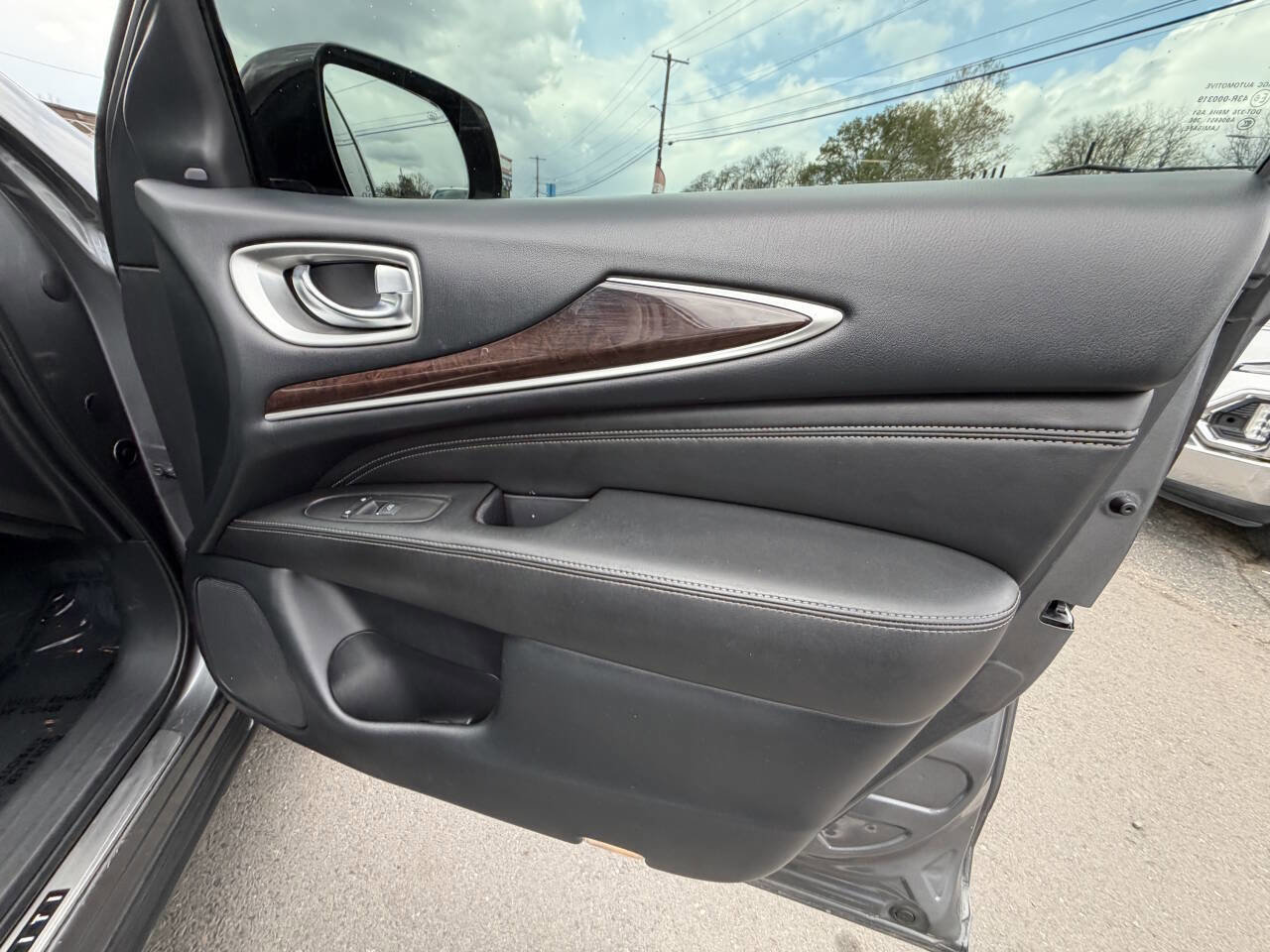 Used 2019 INFINITI QX60 Luxe w/ Sensory Package AWD/4WD image 15