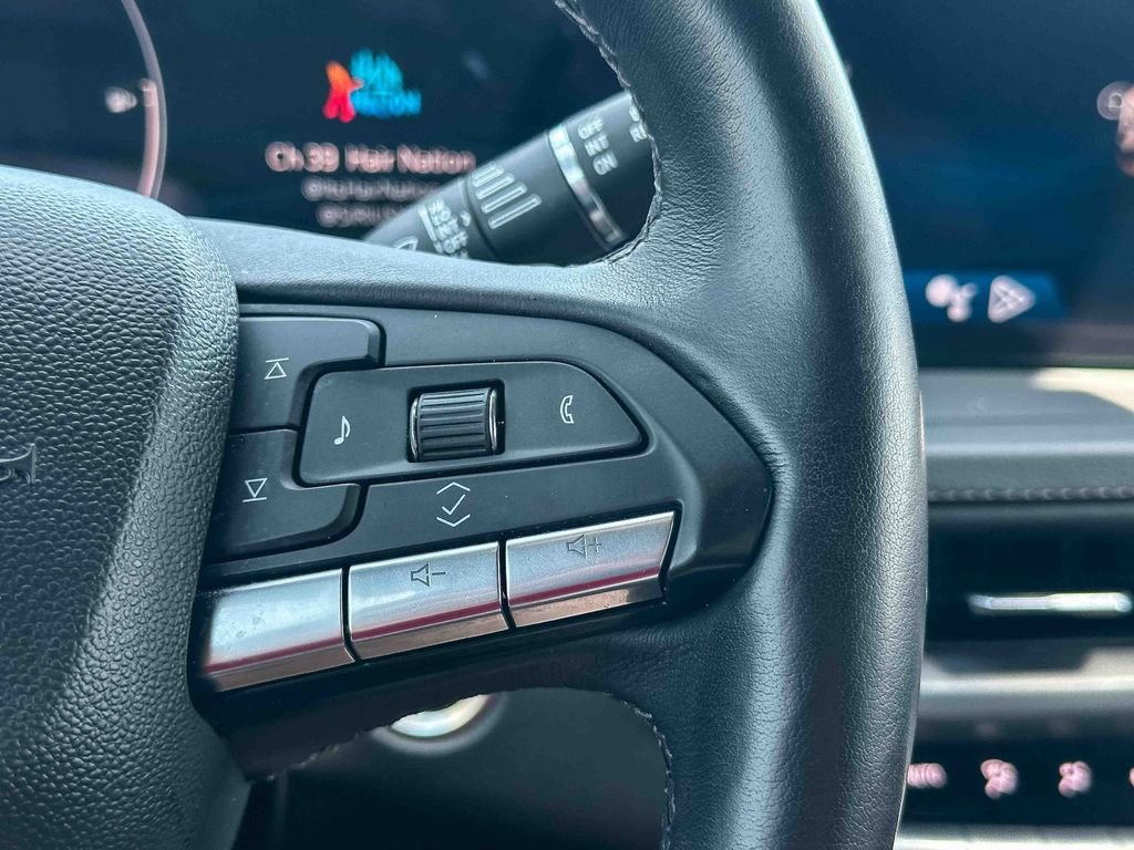 Used 2024 Cadillac XT4 Luxury w/ Cold Weather Package FWD image 27
