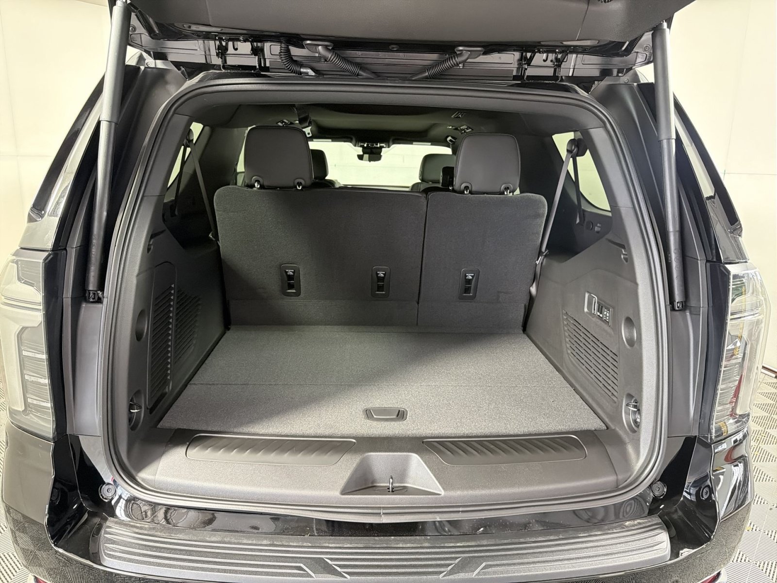 New 2026 Chevrolet Suburban LT w/ Advanced Technology Package AWD/4WD image 27