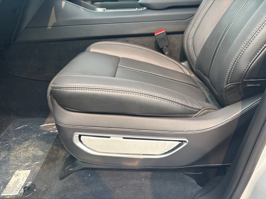 New 2026 Jeep Grand Wagoneer Summit AWD/4WD image 17