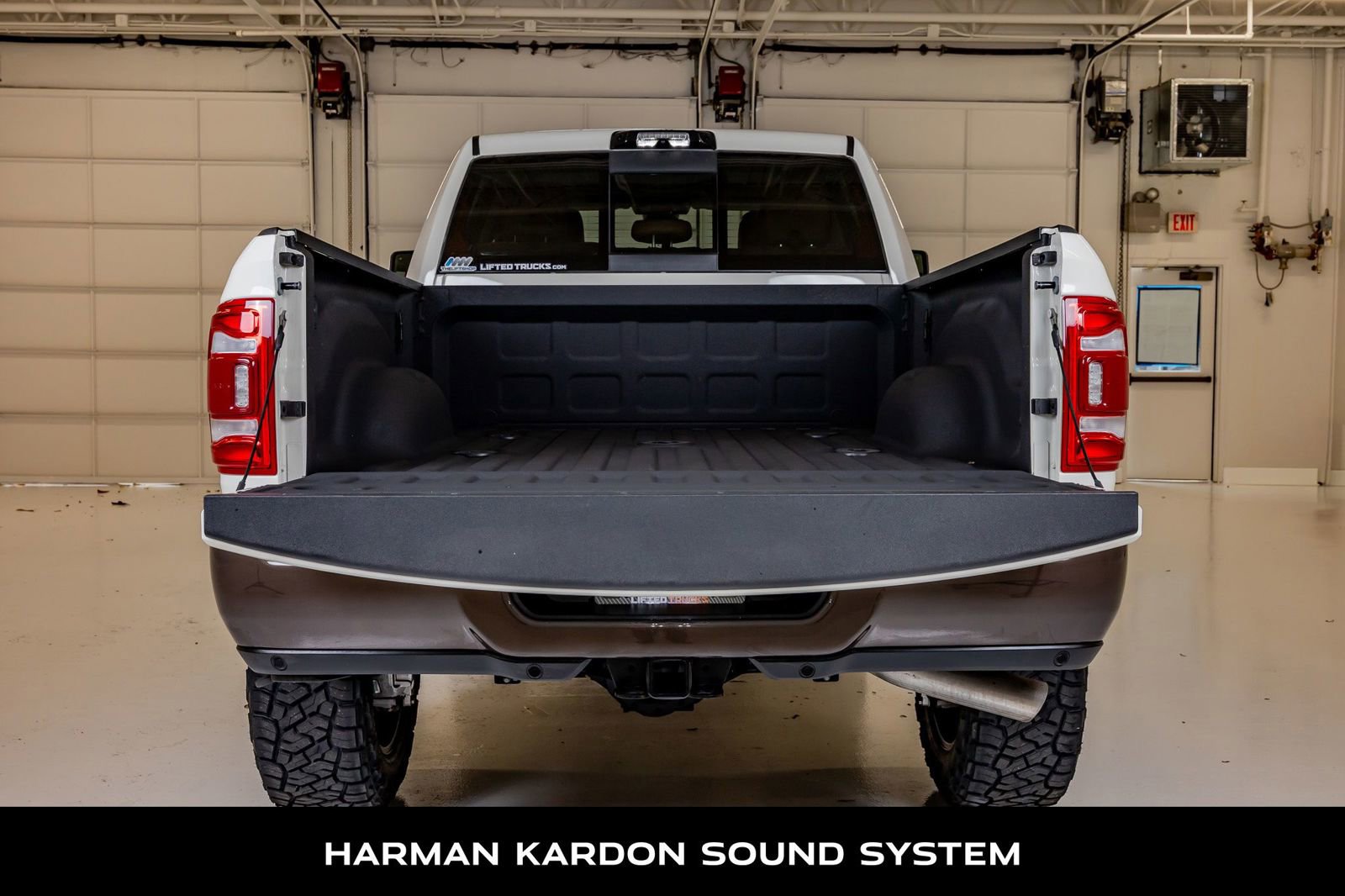 Used 2024 RAM 2500 Limited w/ Towing Technology Group AWD/4WD image 9