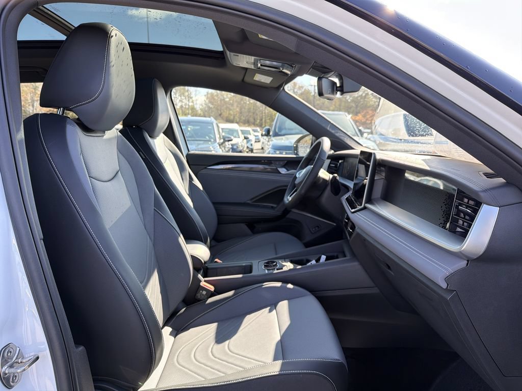 New 2026 Volkswagen Tiguan SE R-Line FWD image 20