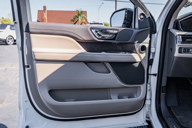 Used 2022 Lincoln Navigator Reserve image 18