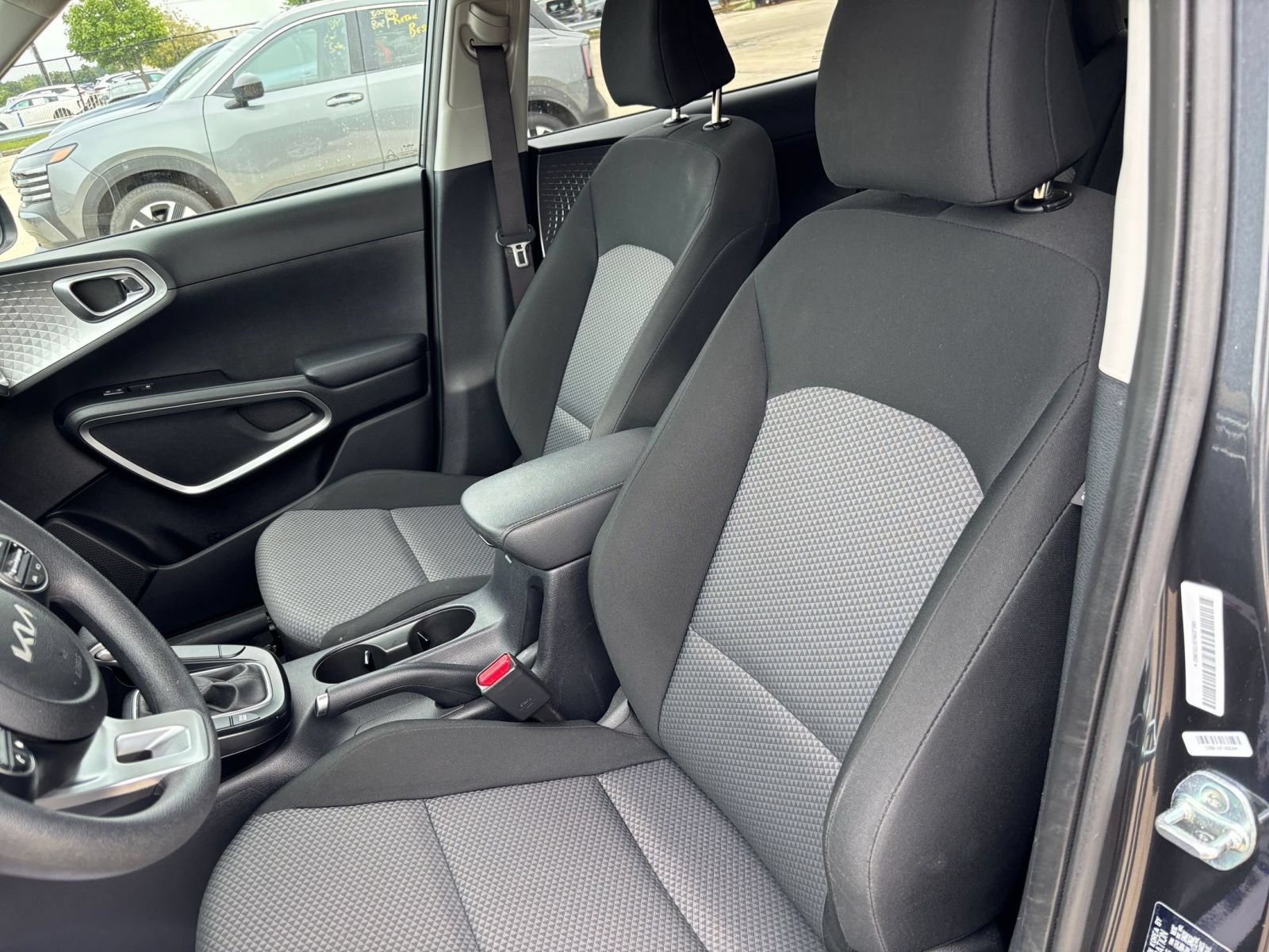 Used 2025 Kia Soul LX w/ LX Technology Package FWD image 33