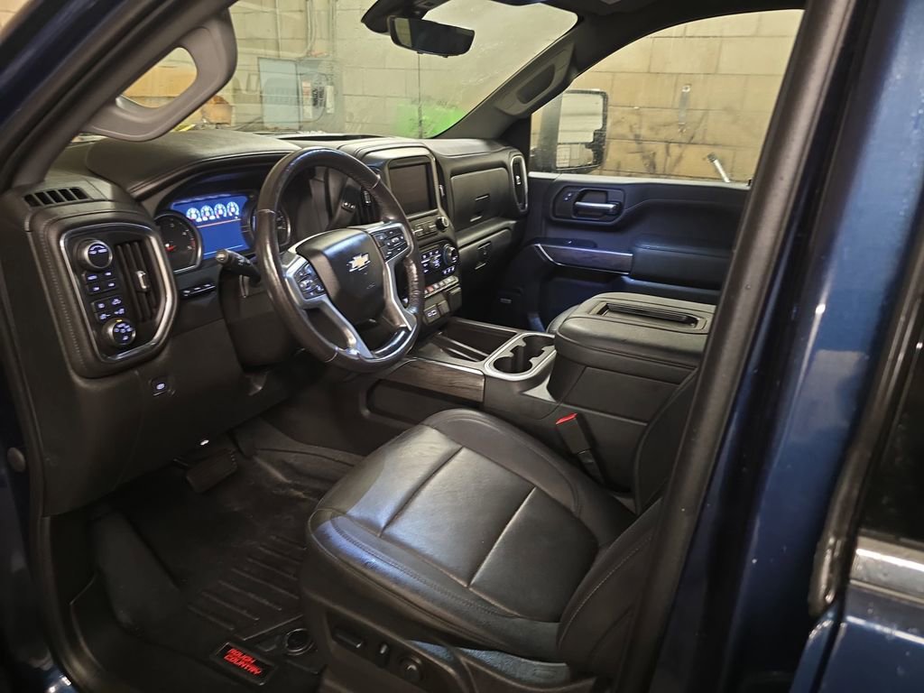 Used 2022 Chevrolet Silverado 2500 LTZ w/ LTZ Premium Package image 13