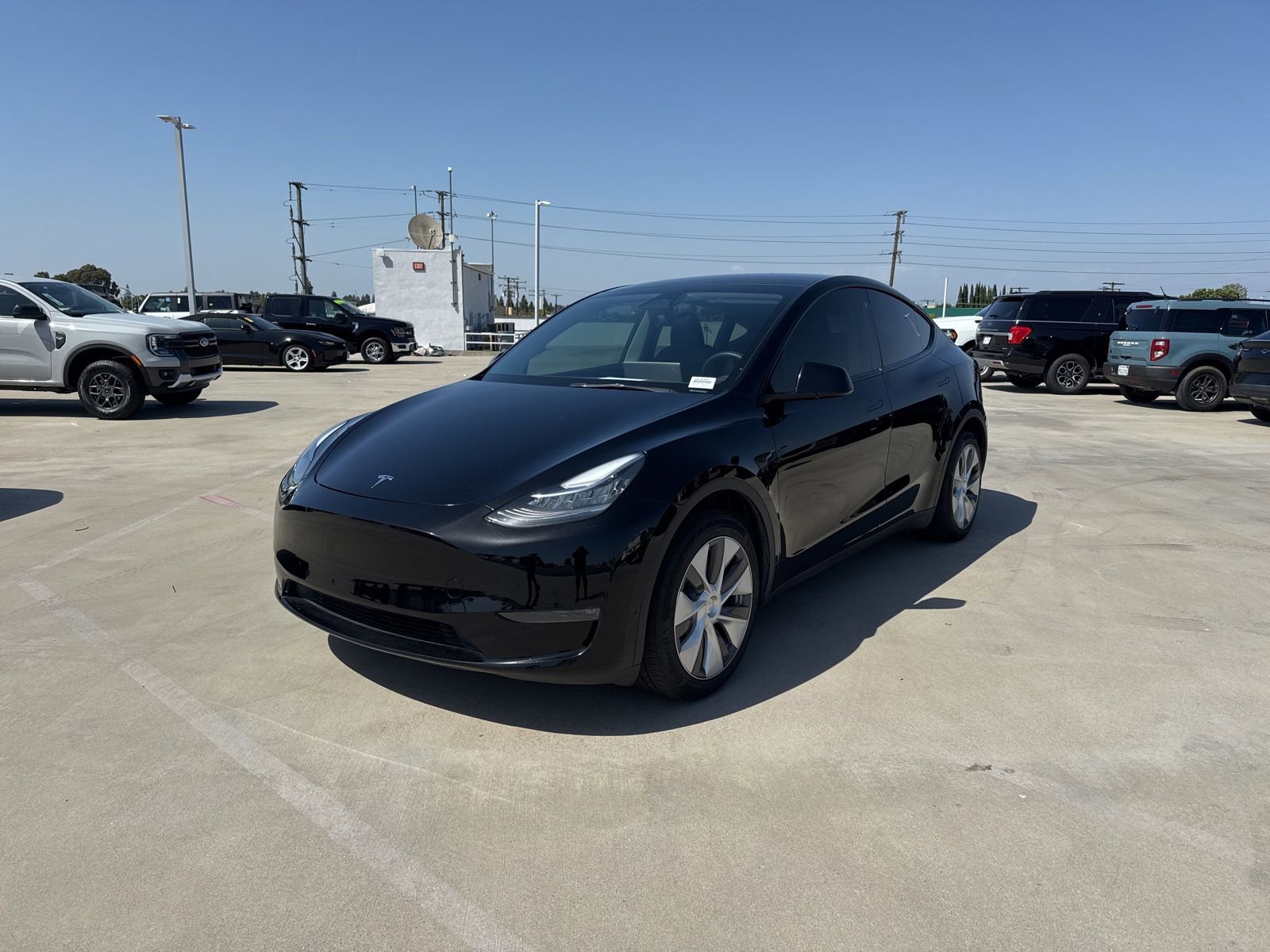 Used 2023 Tesla Model Y AWD image 1