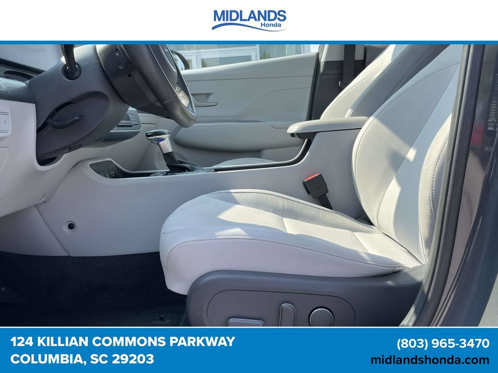 Used 2025 Hyundai Kona SEL FWD image 13
