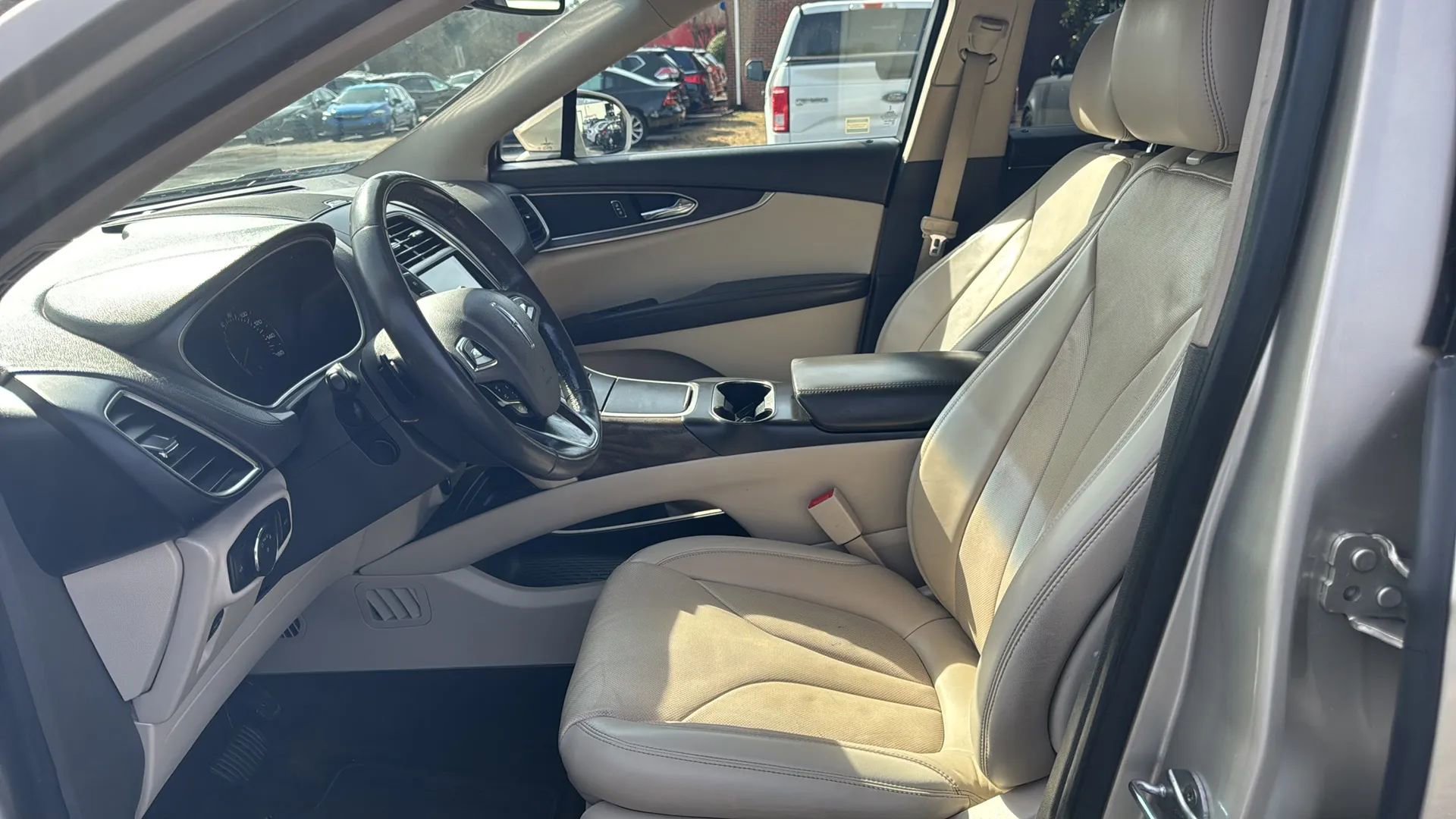 Used 2017 Lincoln MKX Reserve w/ Driver Assistance Package image 10