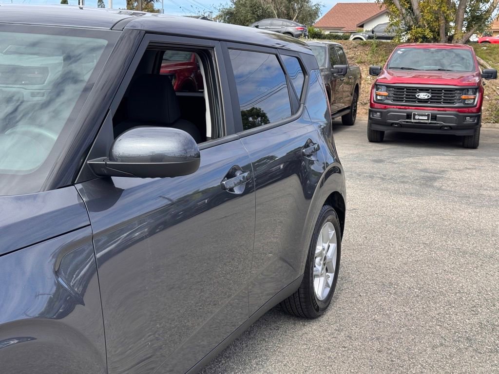 Used 2023 Kia Soul LX w/ Option Group 015 FWD image 9