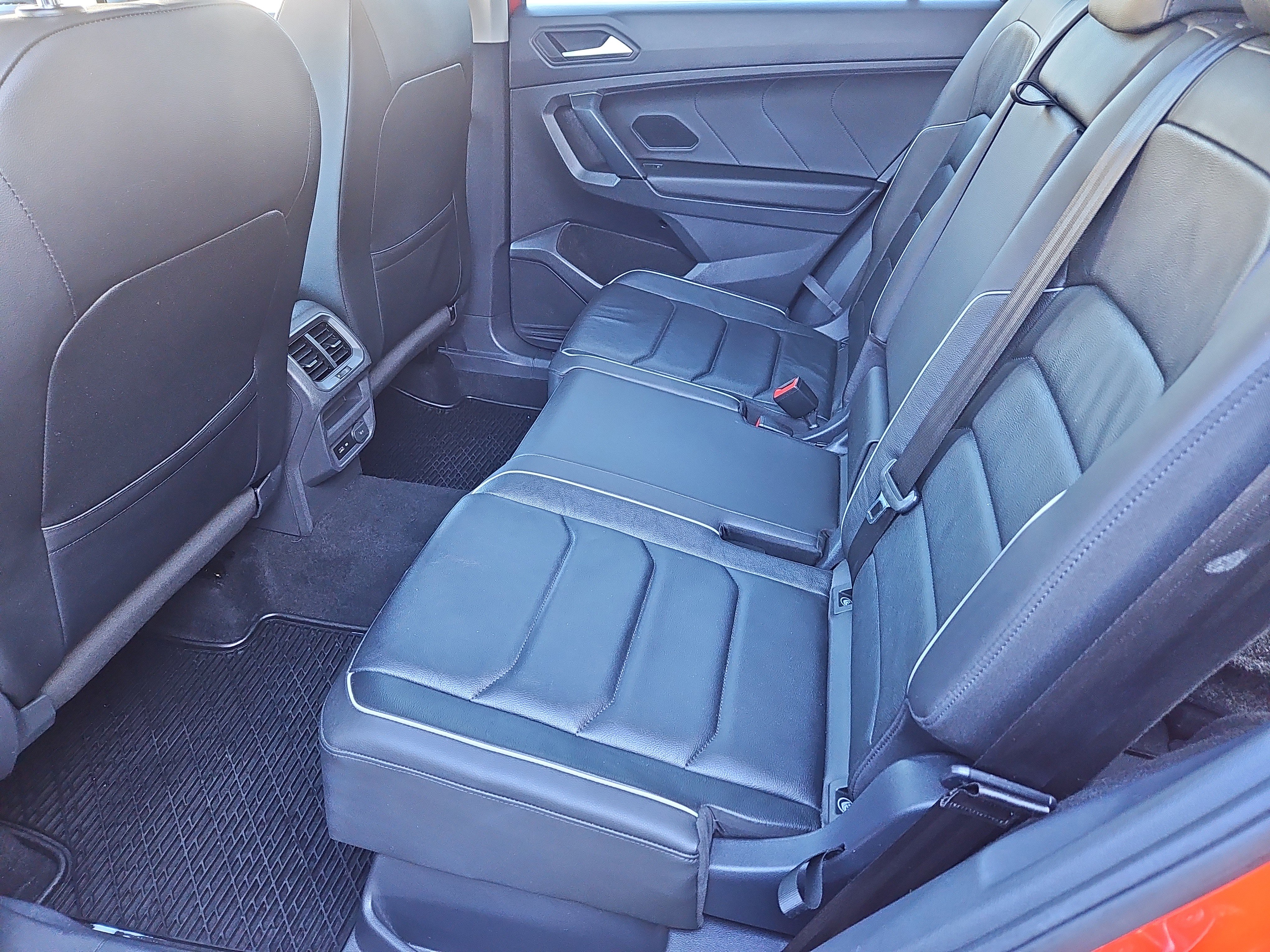 Used 2019 Volkswagen Tiguan SEL Premium image 35