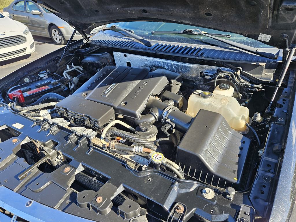 Used 2012 Lincoln Navigator 4WD image 19