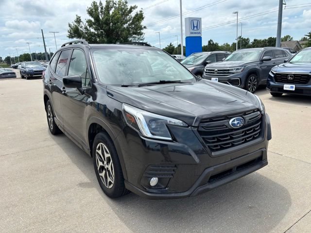 Used 2022 Subaru Forester Premium AWD/4WD image 3