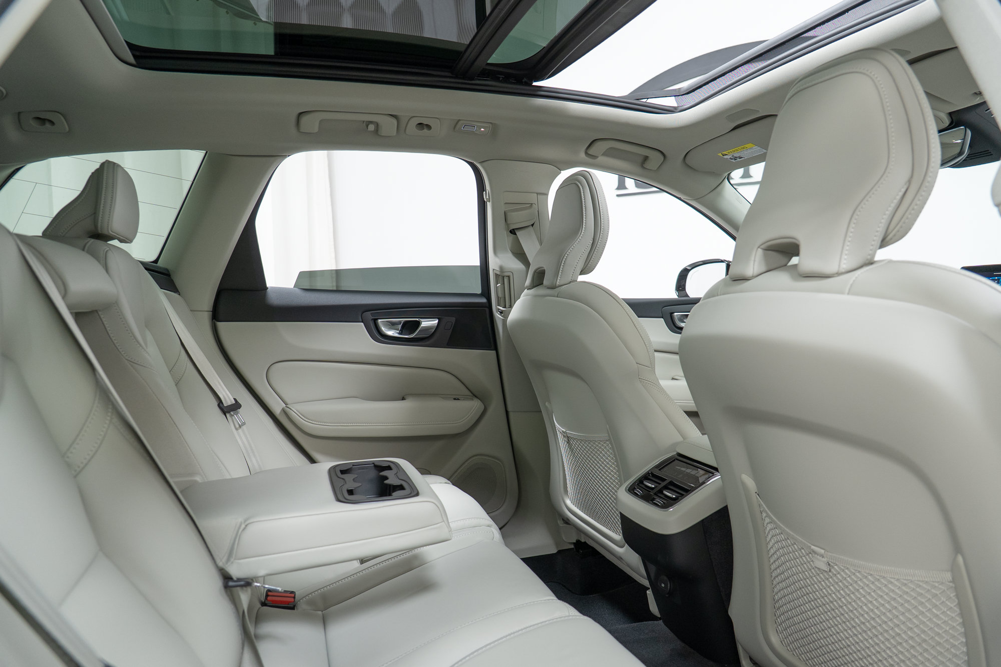 New 2027 Volvo XC60 B5 Ultra AWD/4WD image 23