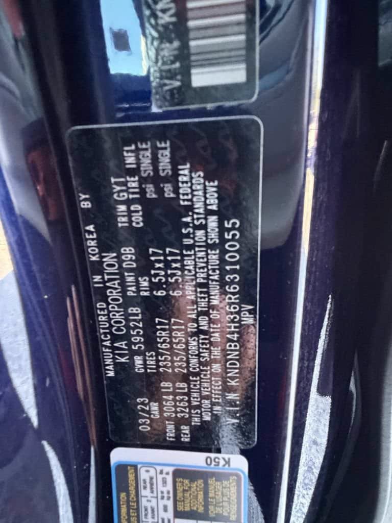 Certified 2024 Kia Carnival LX FWD image 30