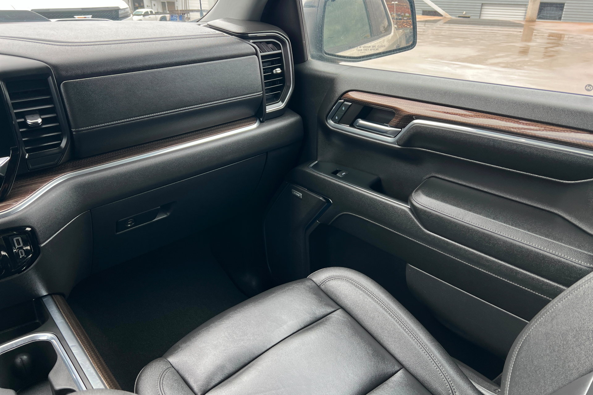 Used 2024 Chevrolet Silverado 1500 LT Trail Boss w/ Convenience Package II AWD/4WD image 11