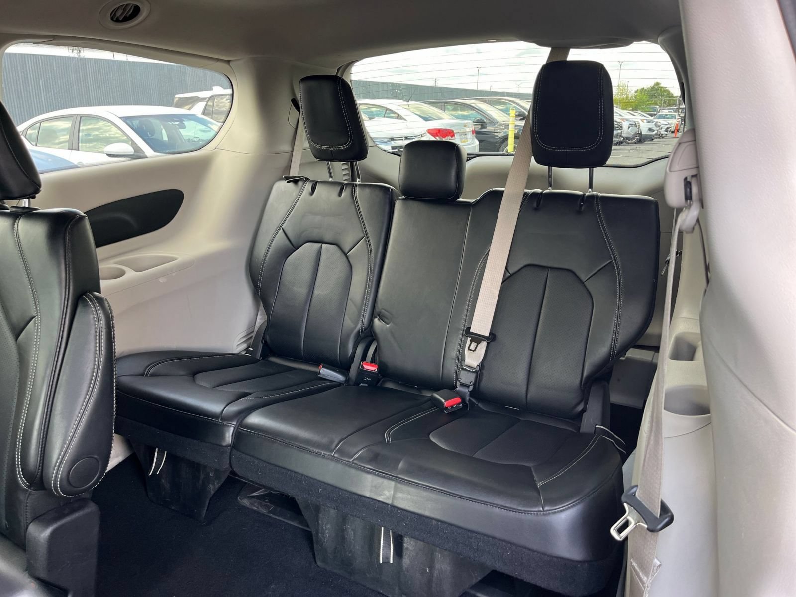 Used 2024 Chrysler Pacifica Touring-L FWD image 30