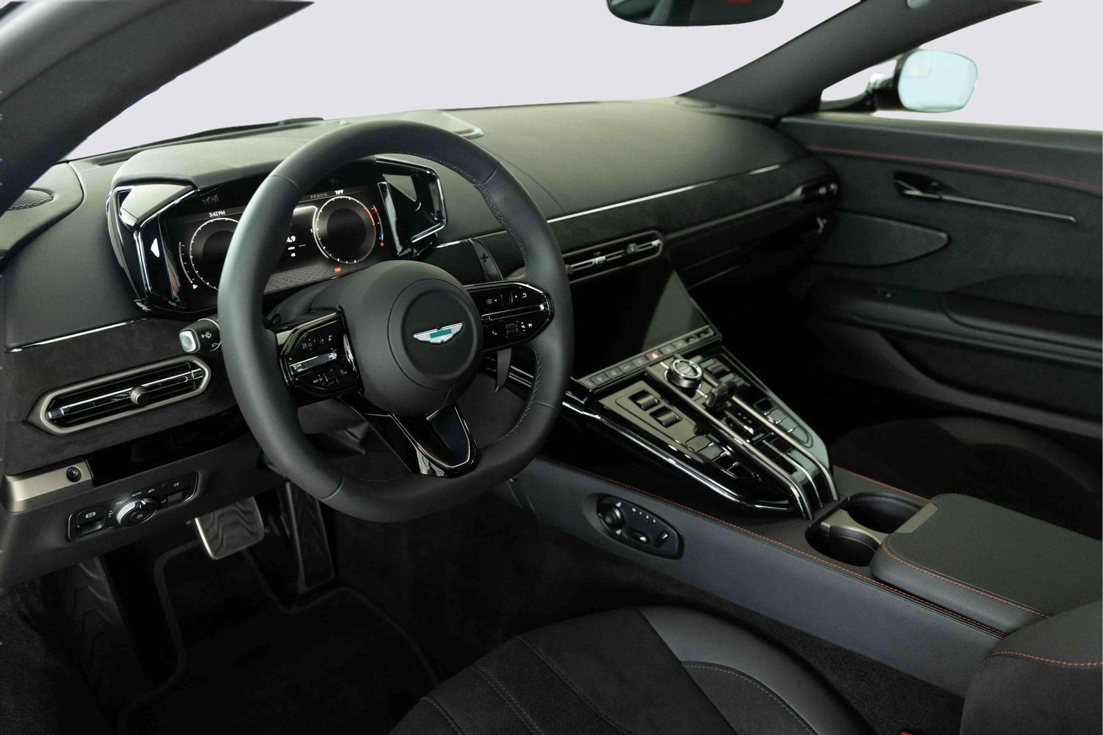 New 2025 Aston Martin V8 Vantage Coupe image 19