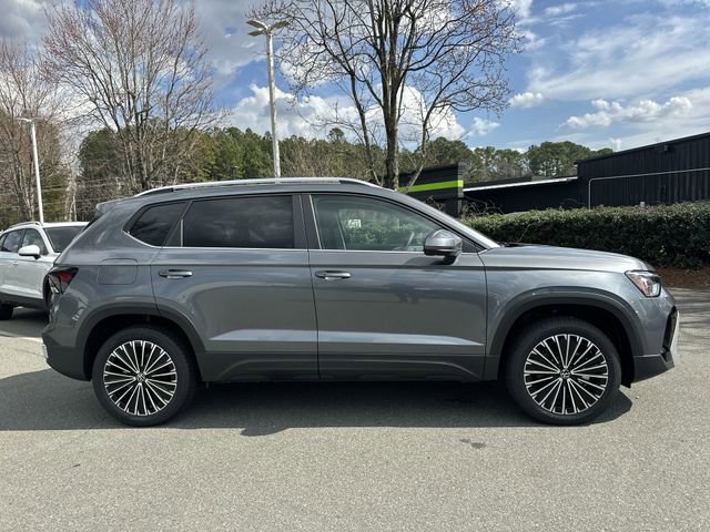 New 2026 Volkswagen Taos SE image 6