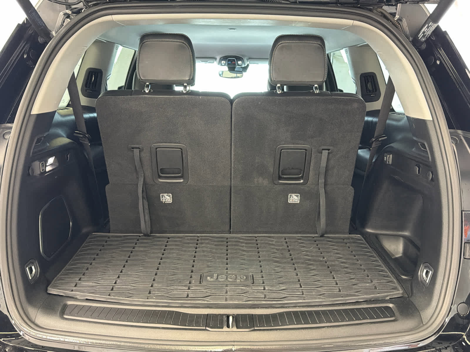 Used 2022 Jeep Grand Cherokee L Limited RWD image 7