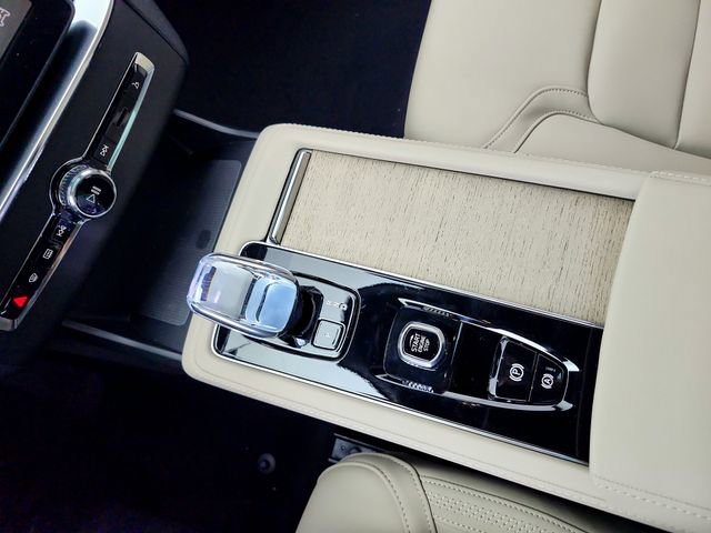 New 2026 Volvo XC90 T8 Plus w/ Protection Package image 26