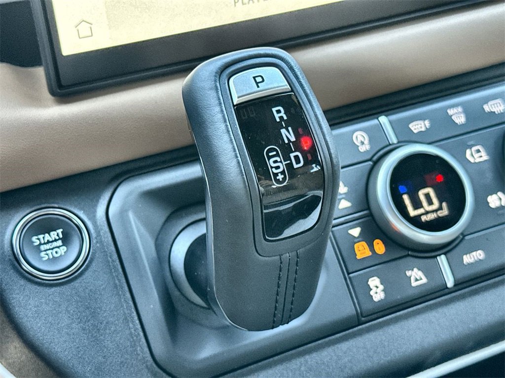 Used 2025 Land Rover Defender 130 X-Dynamic SE image 27