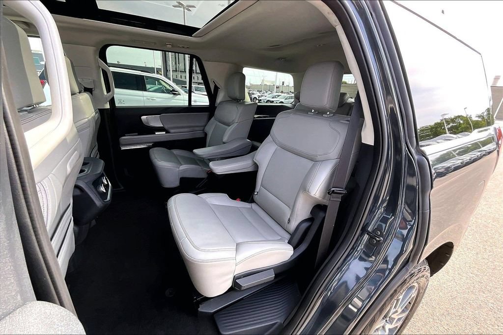 Certified 2025 Ford Expedition Active AWD/4WD image 25